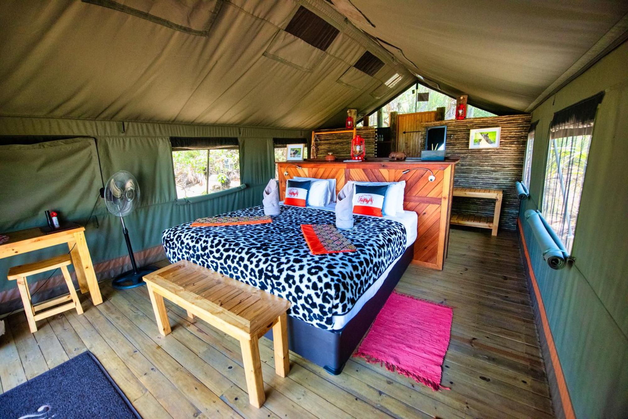 Semowi Lodge And Campsites Mirapene Pokoj fotografie