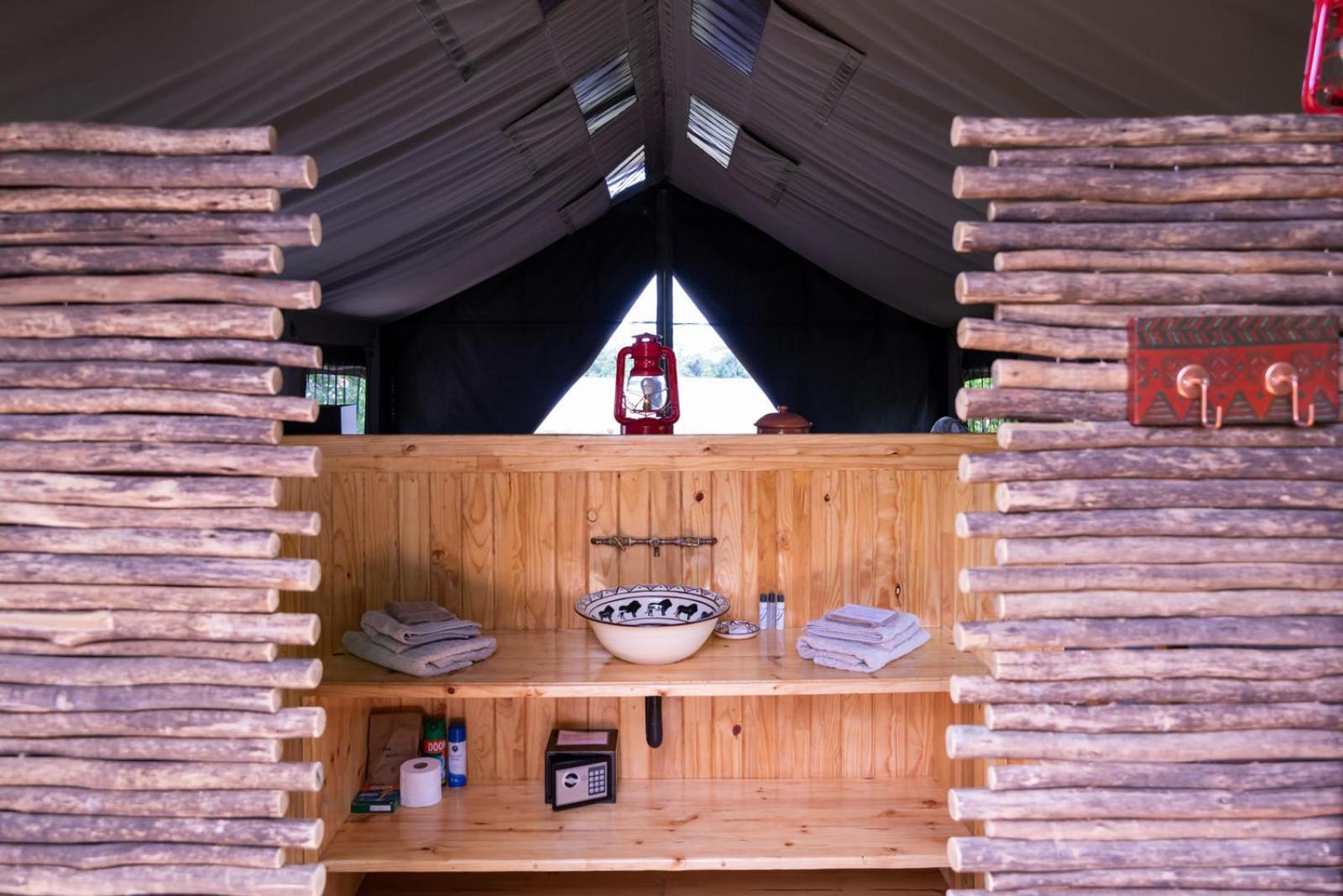 Semowi Lodge And Campsites Mirapene Pokoj fotografie
